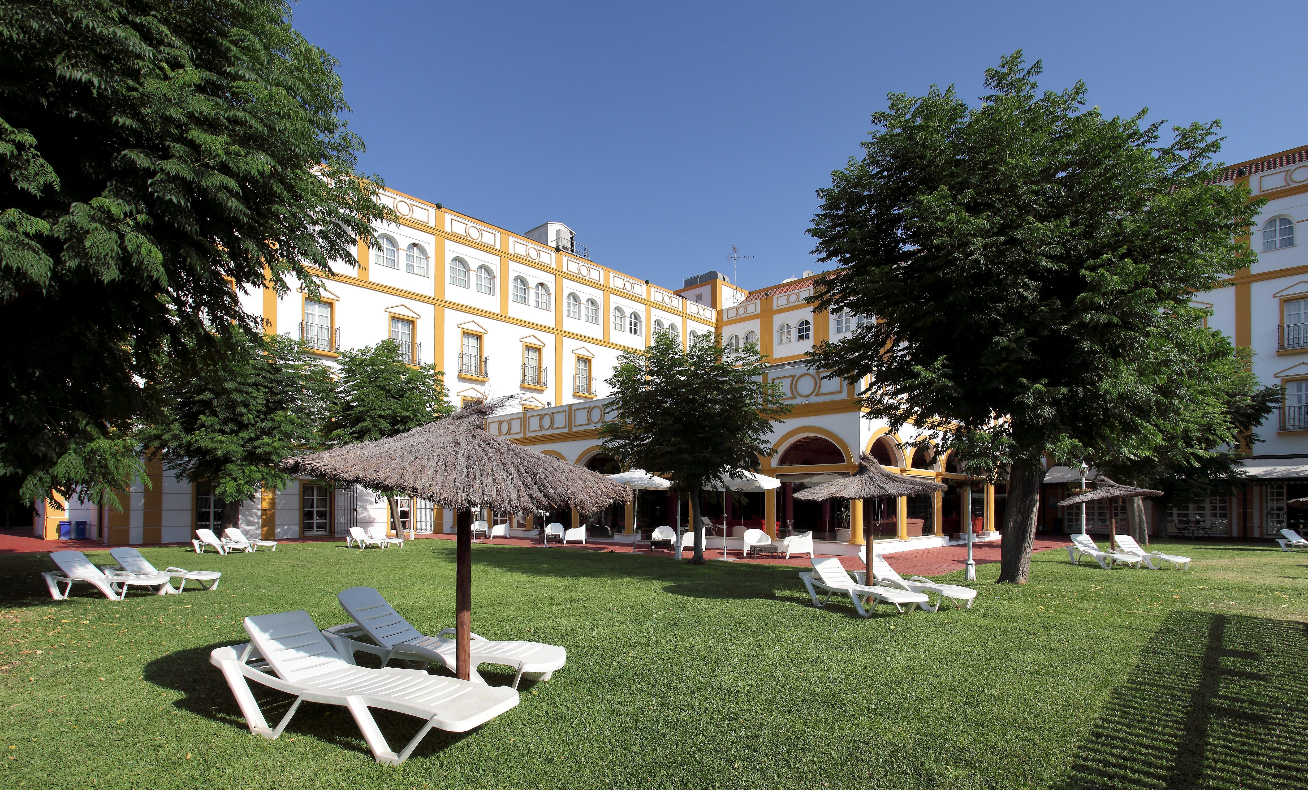 Exe Gran Hotel Solucar Sanlúcar la Mayor Exterior foto